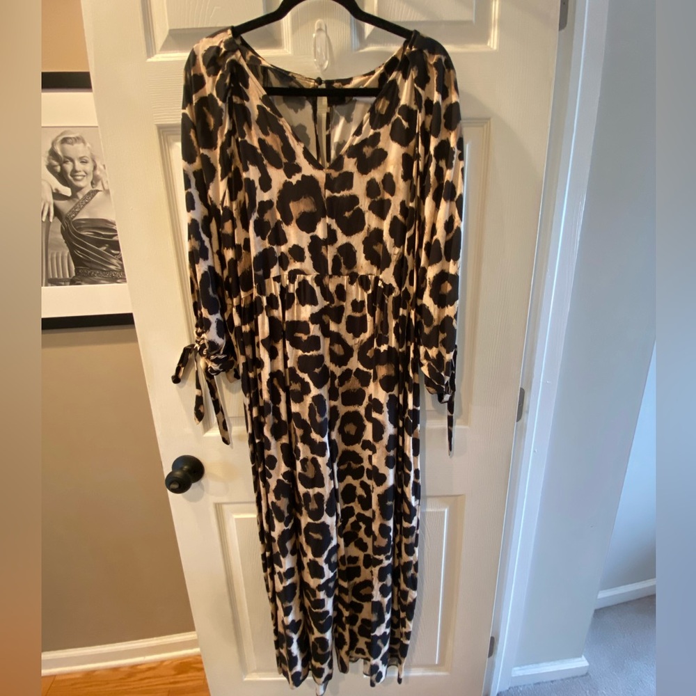 ASOS DESIGN Curve smock jumpsuit w/ tie sleeve in leopard print, Women’s size 14